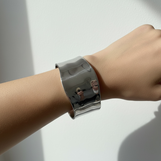 Silver Chic Wavy Bangle