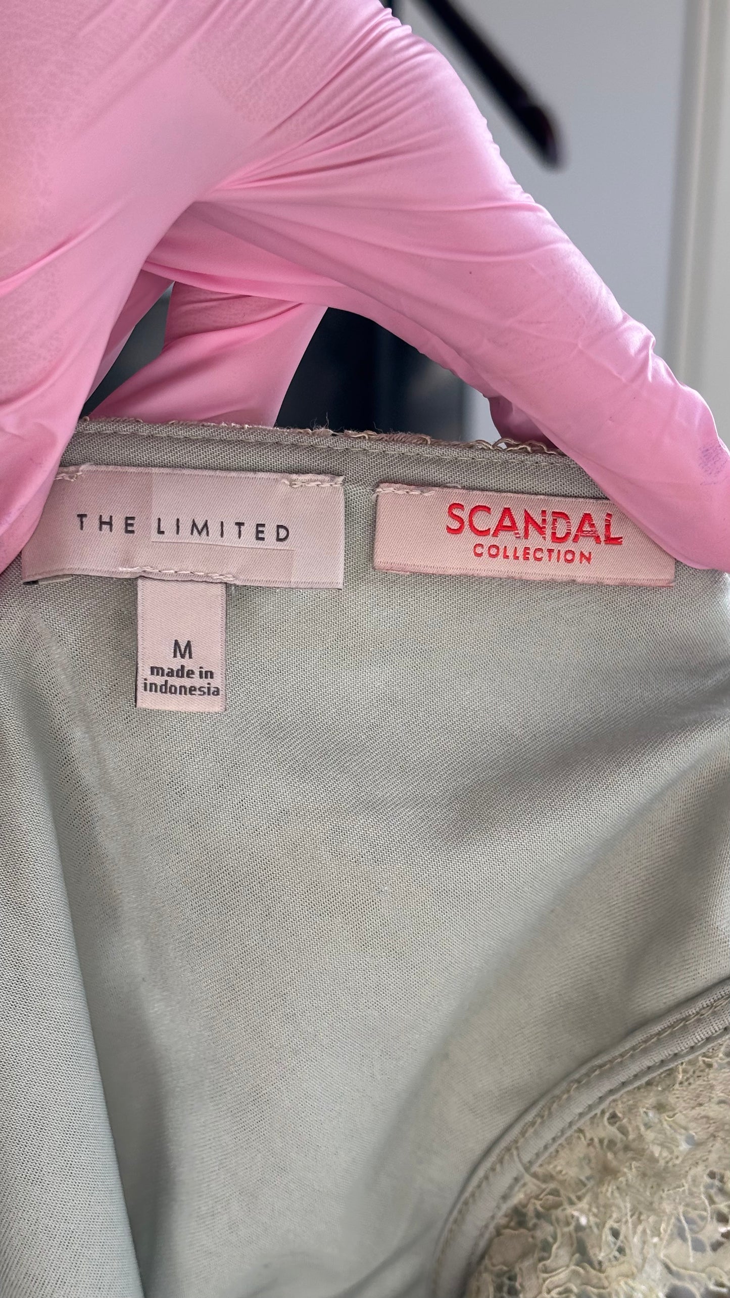 The Limited Women's Elegant Lace Top (Size M)