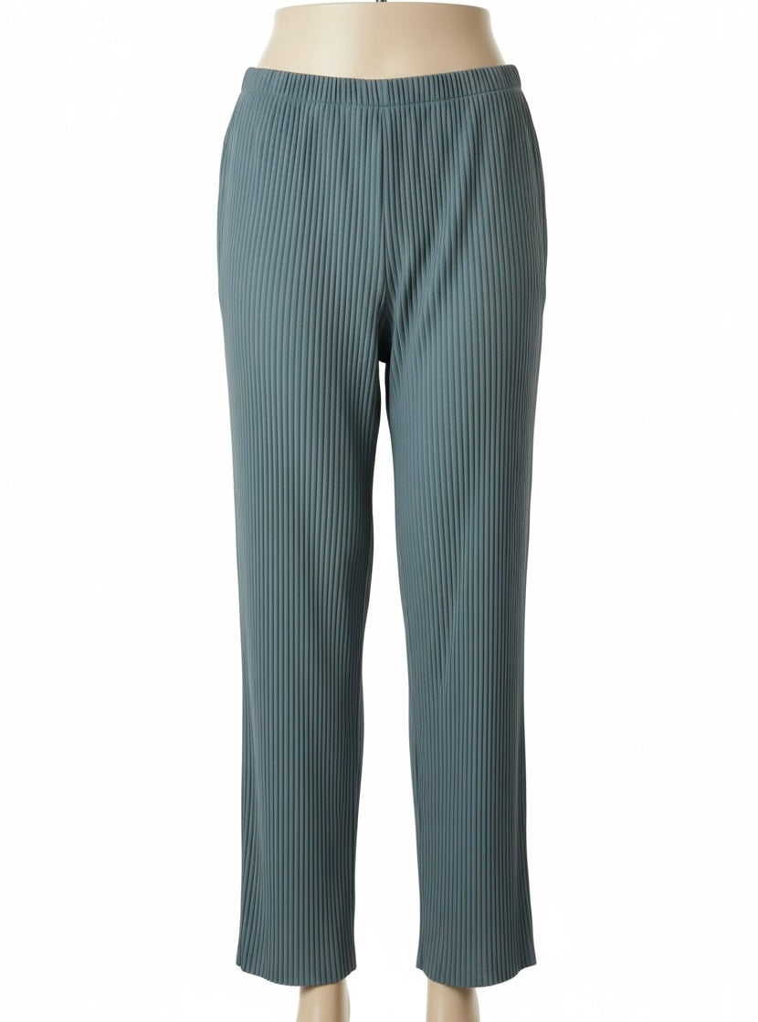 Uniqlo Women's Chic Pleated Trousers (Size M)
